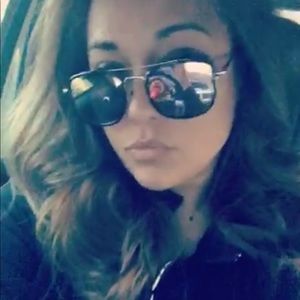 Meet your Posher, Venisa j